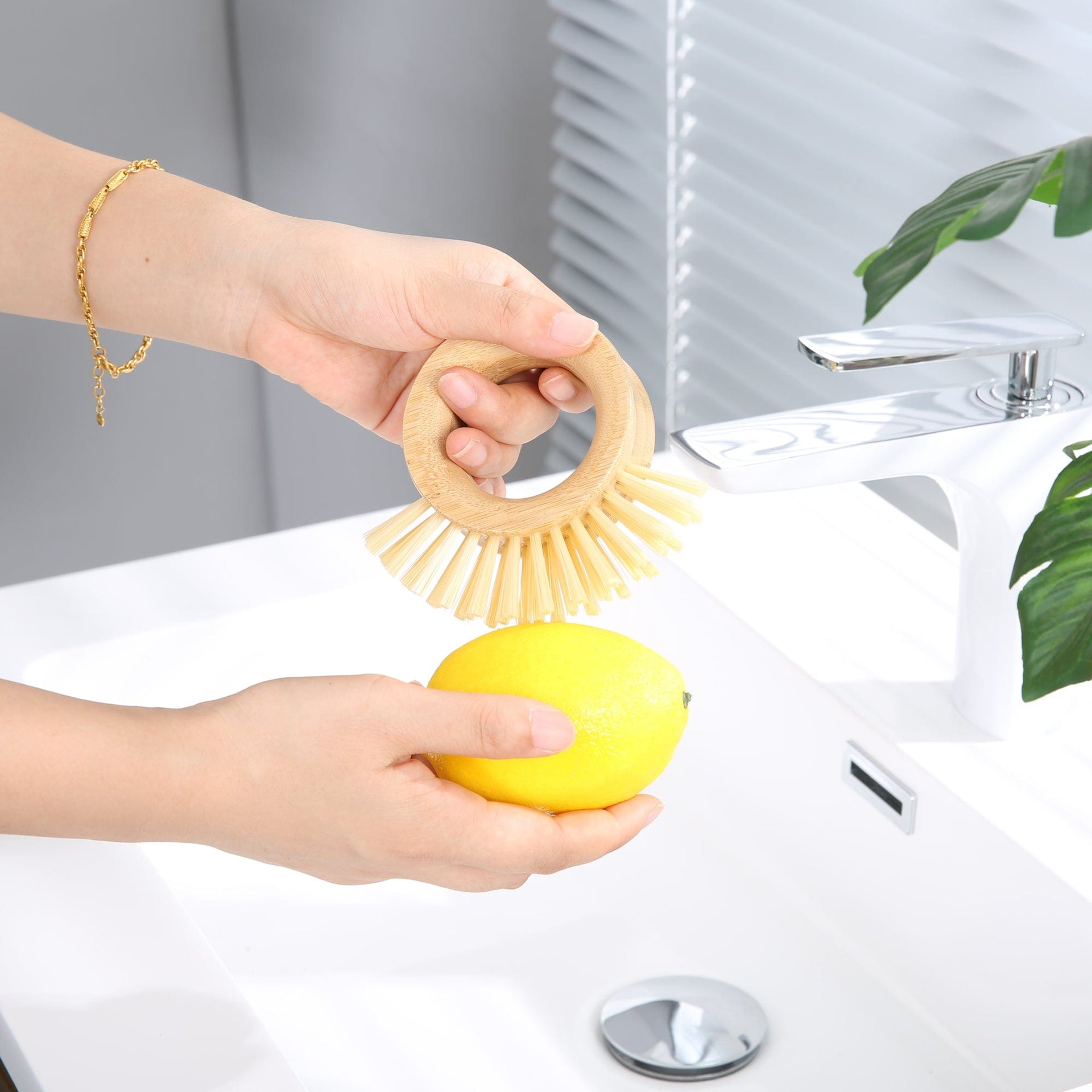 Eden Nest Eco-Friendly Bamboo Fruit and Vegetable Scrubber